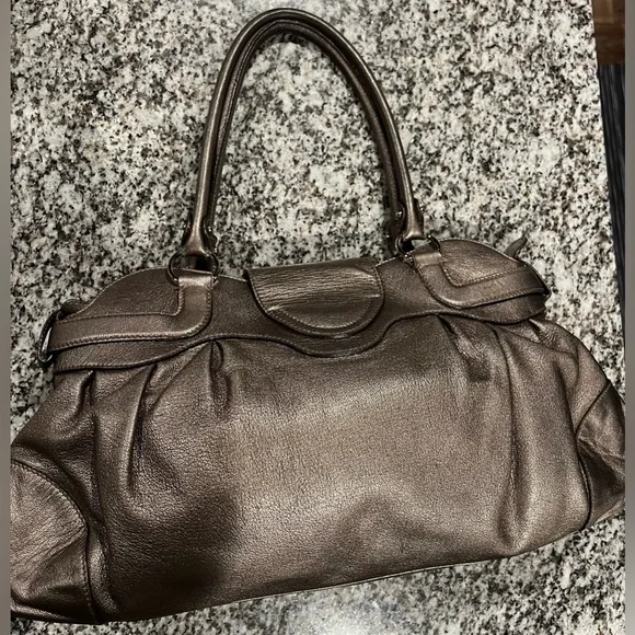 Salvatore Ferragamo Shoulder Bag in Metallic Gold - Picture 11 of 12